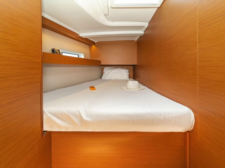 Yacht charter Perigiali - Jeanneau Sun Odyssey 490 on SamBoat