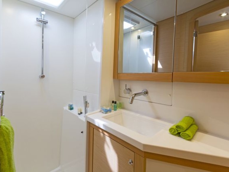 Hire Catamaran with or without skipper Lagoon Perigiali