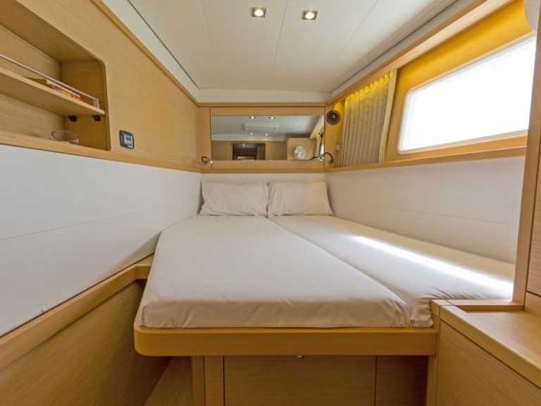 Hire Catamaran Lagoon with a boat licence