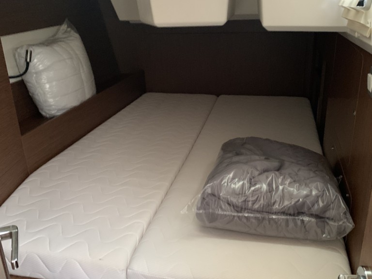 Sailboat hire in Perigiali - Bénéteau Oceanis 46.1