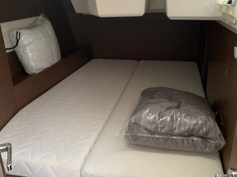 Sailboat hire in Perigiali - Bénéteau Oceanis 46.1