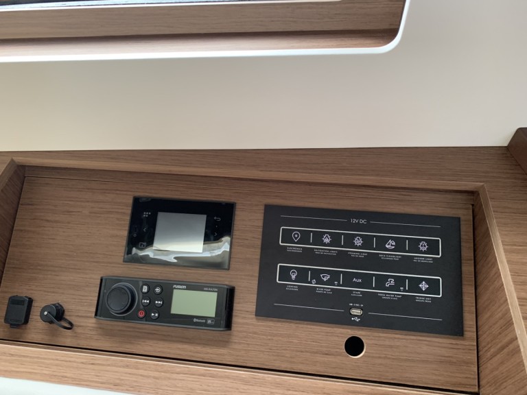 Hire Sailboat with or without skipper Bénéteau Perigiali