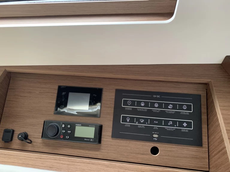 Hire Sailboat with or without skipper Bénéteau Perigiali