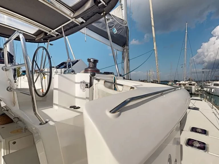 Hire Catamaran with or without skipper Lagoon Perigiali
