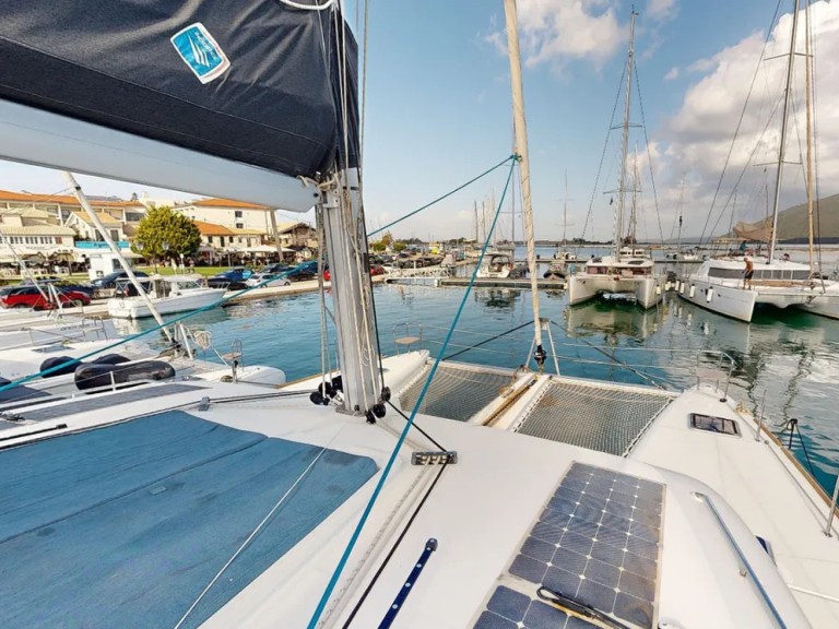 Hire Catamaran Lagoon with a boat licence