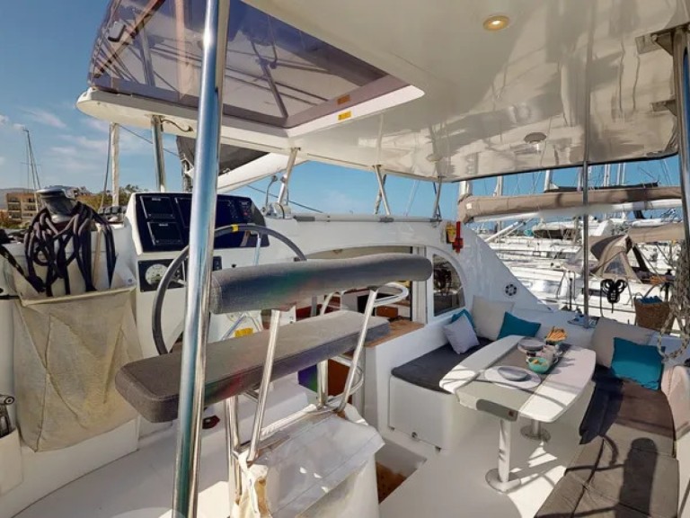 Yacht charter Perigiali - Lagoon Lagoon 380 on SamBoat