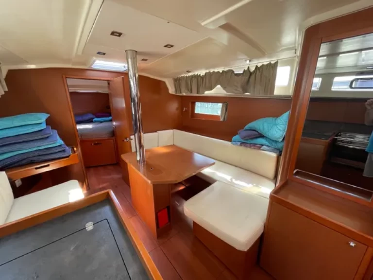 Yacht hire Perigiali cheap Oceanis 41.1