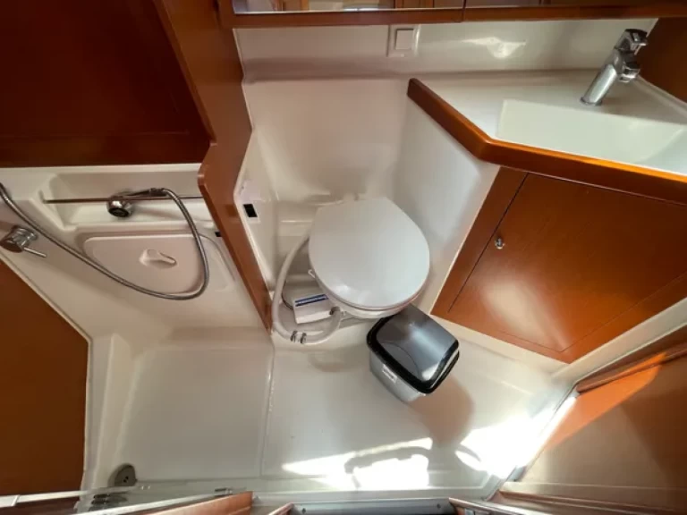 Sailboat to hire Perigiali at the best price