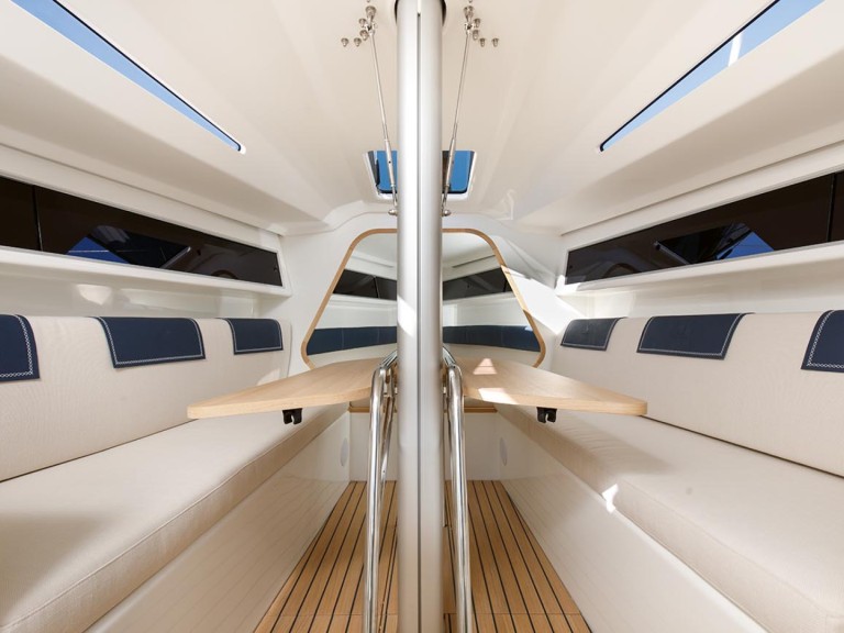 Hire Sailboat Italia Yachts with a boat licence