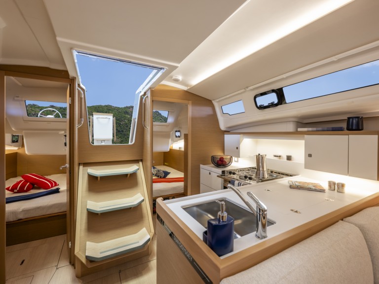 Hire Sailboat Jeanneau with a boat licence