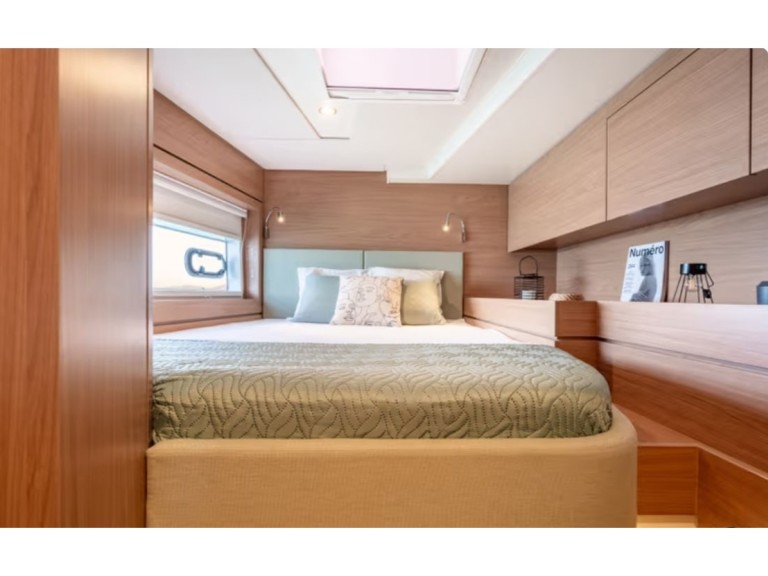 Catamaran to hire Lefkáda at the best price