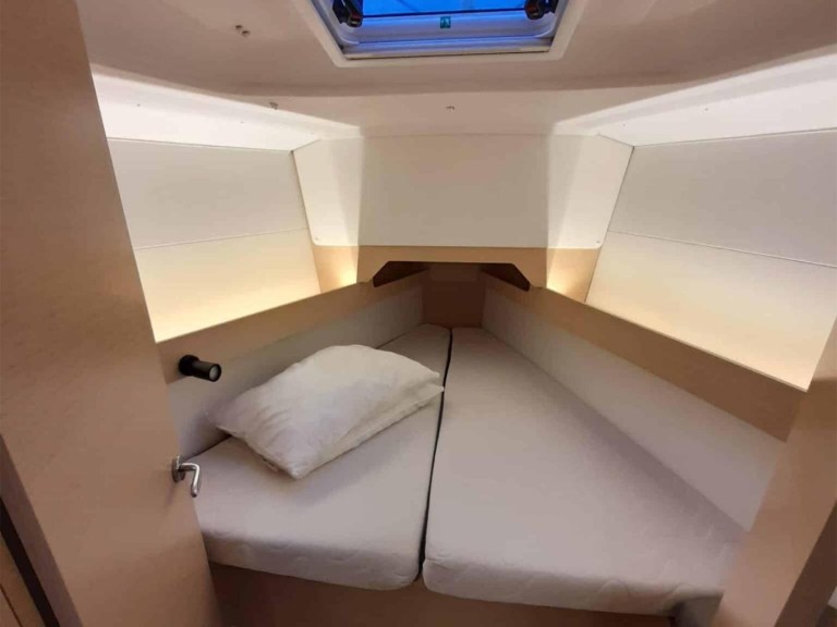 Sailboat to hire Salivoli at the best price