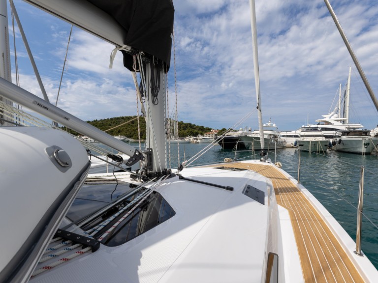 Charter a Elan Impression 45 in Split on Samboat