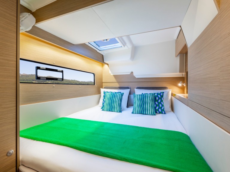 Catamaran to hire Lefkáda at the best price