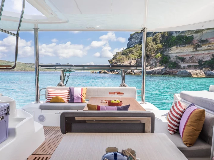 Hire a Lagoon Lagoon 38 Lefkáda