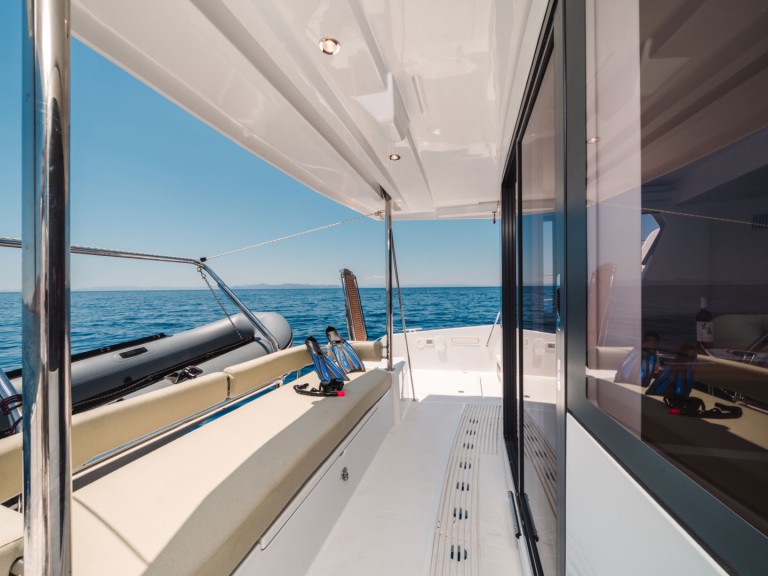 Catamaran to hire Sami at the best price