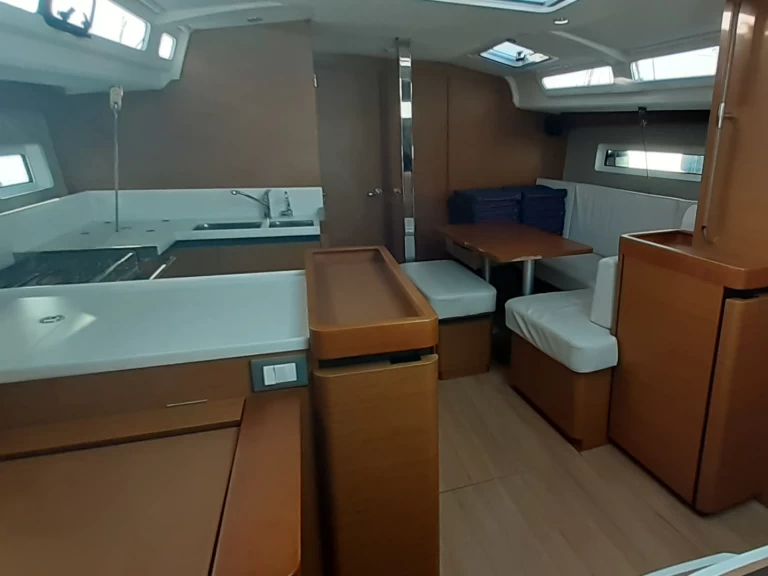 Charter a Jeanneau Sun Odyssey 440 in Olbia on Samboat