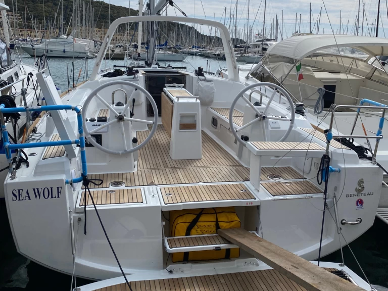 Hire a Bénéteau Oceanis 38.1 Punta Ala
