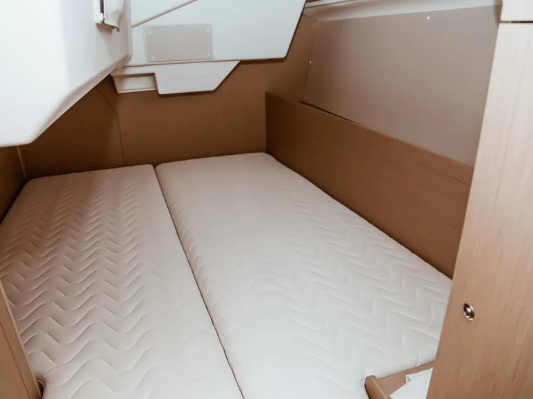 Yacht hire Punta Ala cheap Oceanis 38.1