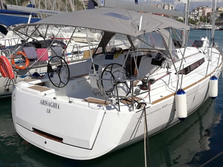 Hire Sailboat Jeanneau with a boat licence