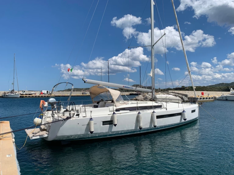 Sailboat to hire Olbia at the best price
