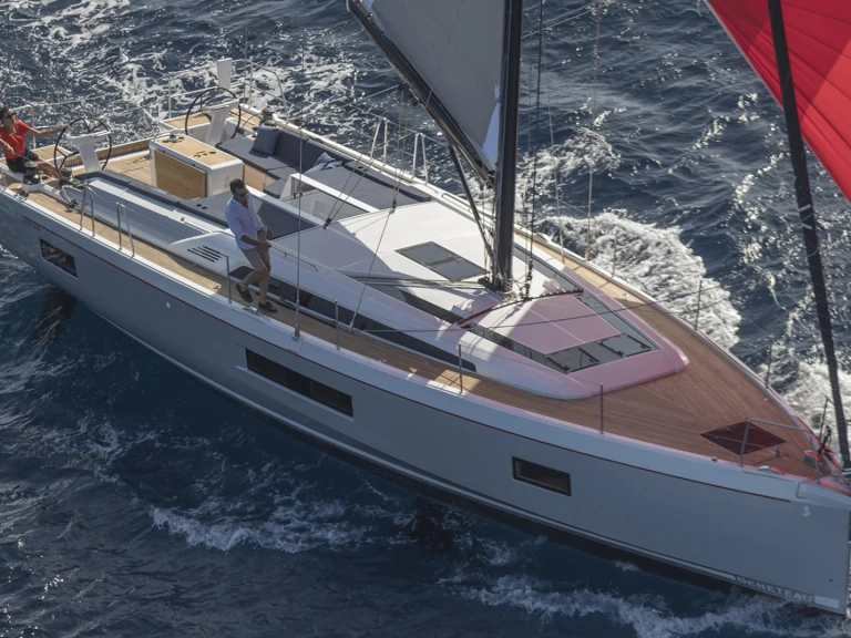 Hire Sailboat with or without skipper Bénéteau Olbia