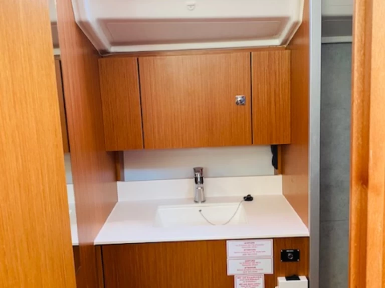 Charter a Bavaria Bavaria C42 in Punta Ala on Samboat