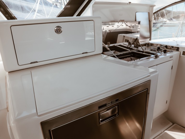 Yacht hire Olbia cheap Sun Loft 47