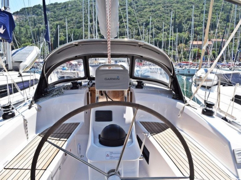 Yacht hire Zaton cheap Cruiser 34