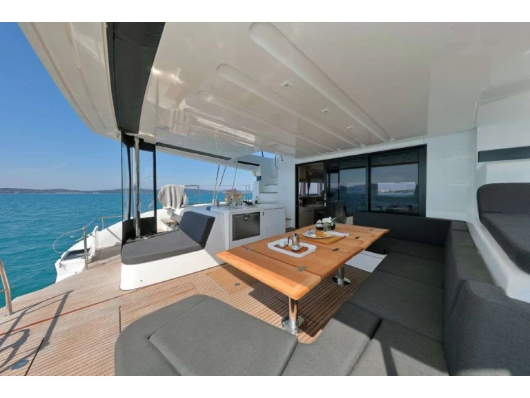 Charter a Lagoon Lagoon 55 in Kaštel Gomilica on Samboat