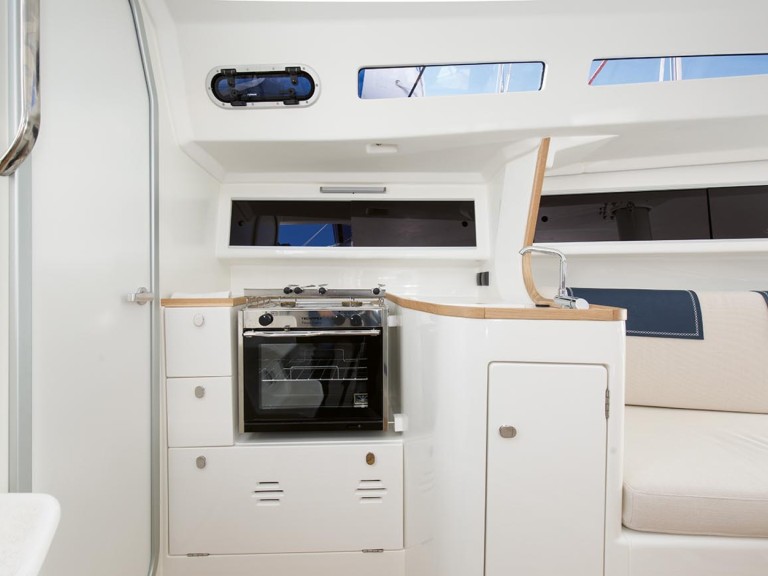 Hire Sailboat with or without skipper Italia Yachts Punat