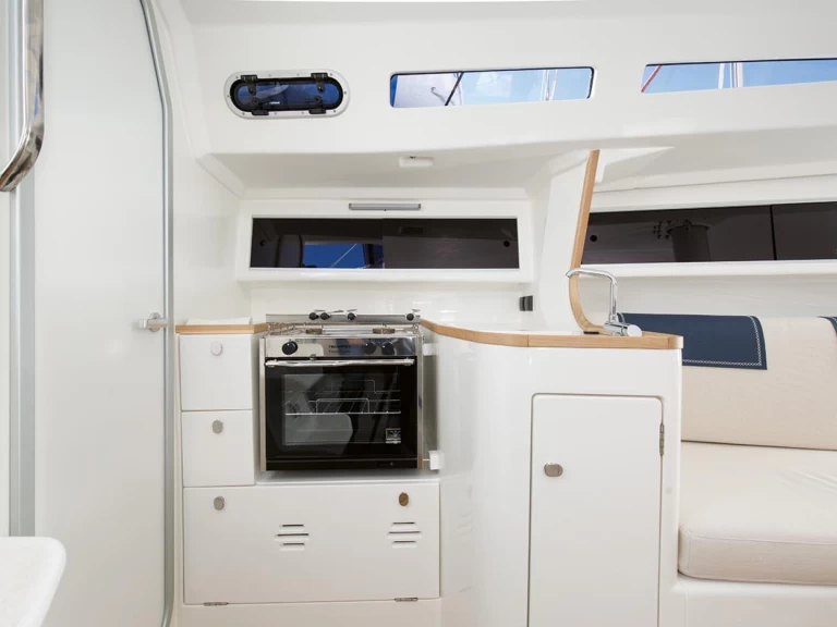 Hire Sailboat with or without skipper Italia Yachts Punat