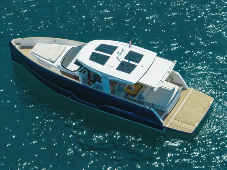 Luxury Yacht to hire Kaštela at the best price