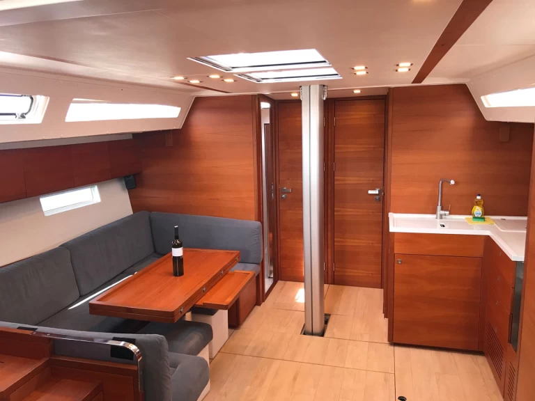 Sailboat to hire Kaštela at the best price