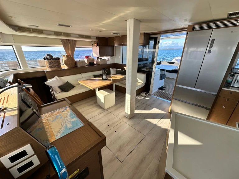 Hire Catamaran Lagoon with a boat licence