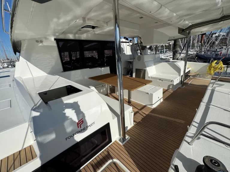 Catamaran hire in Le Marin - Fountaine Pajot Sanoa