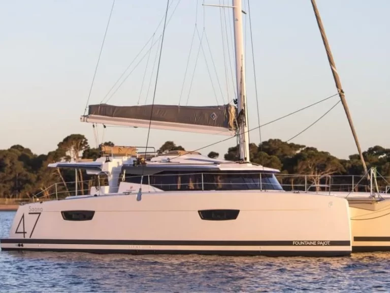 Hire Catamaran Fountaine Pajot with a boat licence