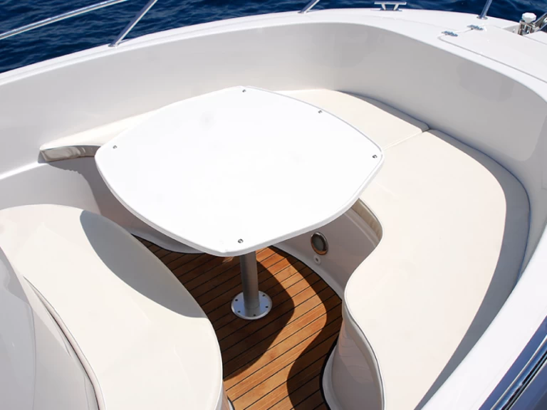 Yacht hire Preko cheap open 670