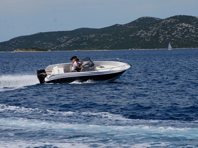 Charter a Atlantic open 670 in Preko on Samboat