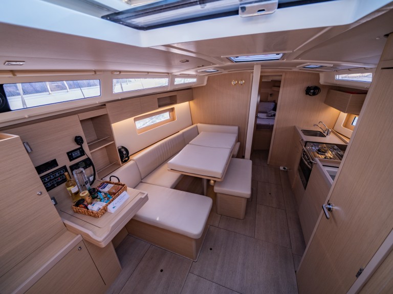 Hire Sailboat with or without skipper Bénéteau Lefkáda