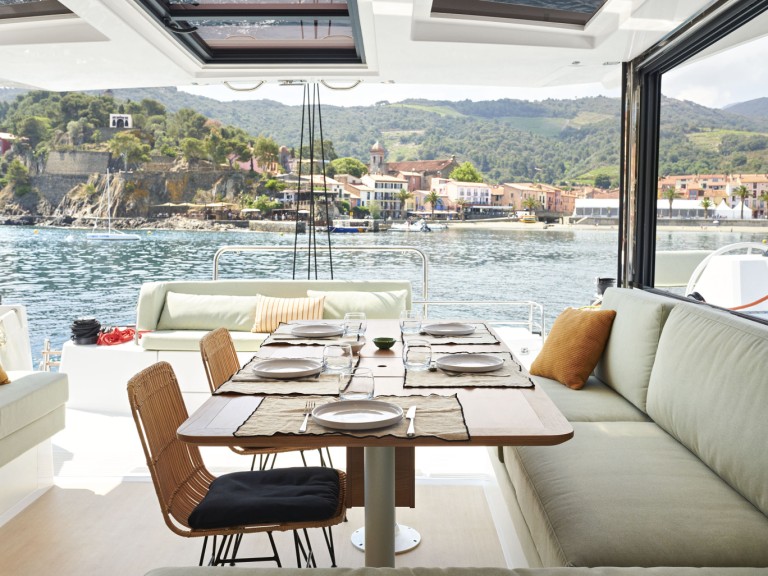 Yacht hire Saint-Mandrier-sur-Mer cheap Bali Catsmart