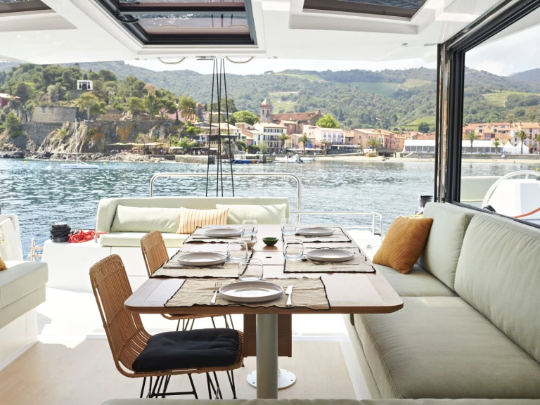 Yacht hire Saint-Mandrier-sur-Mer cheap Bali Catsmart