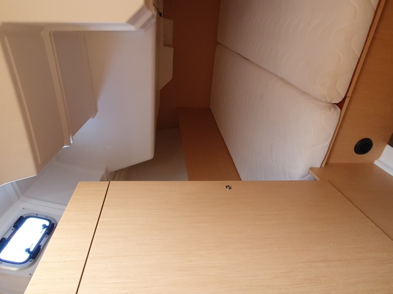 Hire Sailboat with or without skipper Bénéteau Olbia