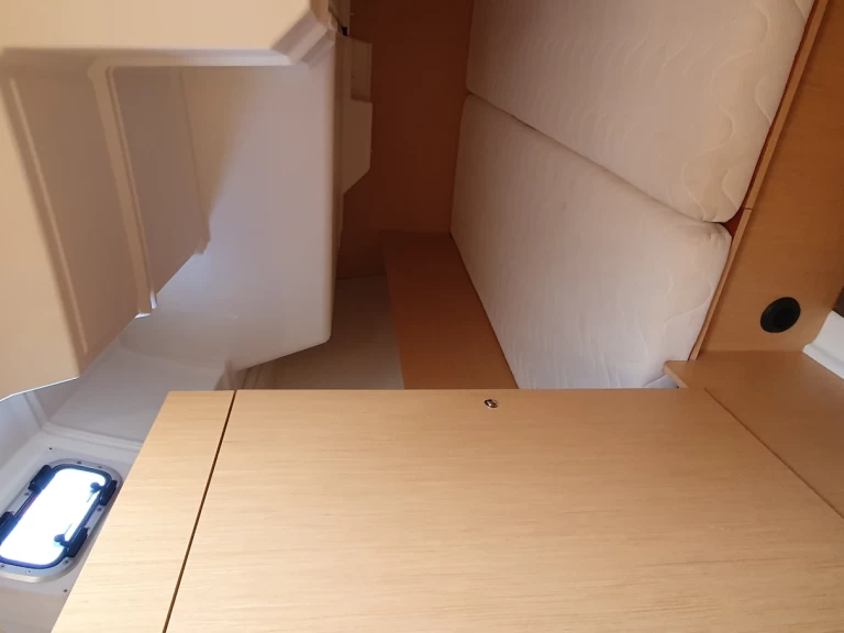 Hire Sailboat with or without skipper Bénéteau Olbia