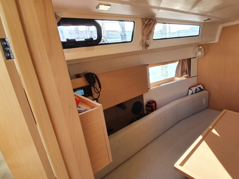 Yacht hire Olbia cheap Oceanis 38 (3/2)