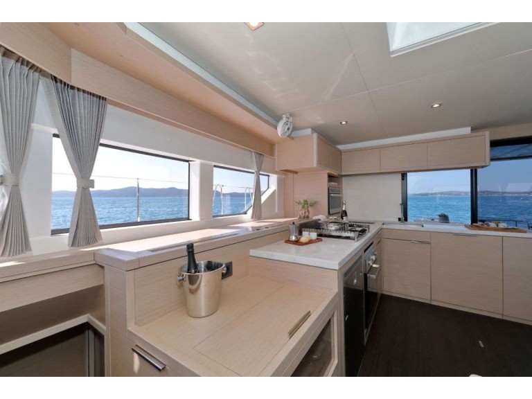 Catamaran hire in Kaštel Gomilica - Lagoon Lagoon 55