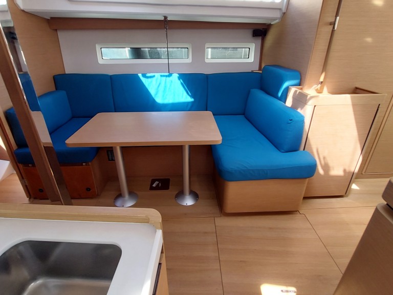 Sailboat hire in Castiglioncello - Jeanneau Sun Odyssey 440 - 4 cabine - 2 bagni