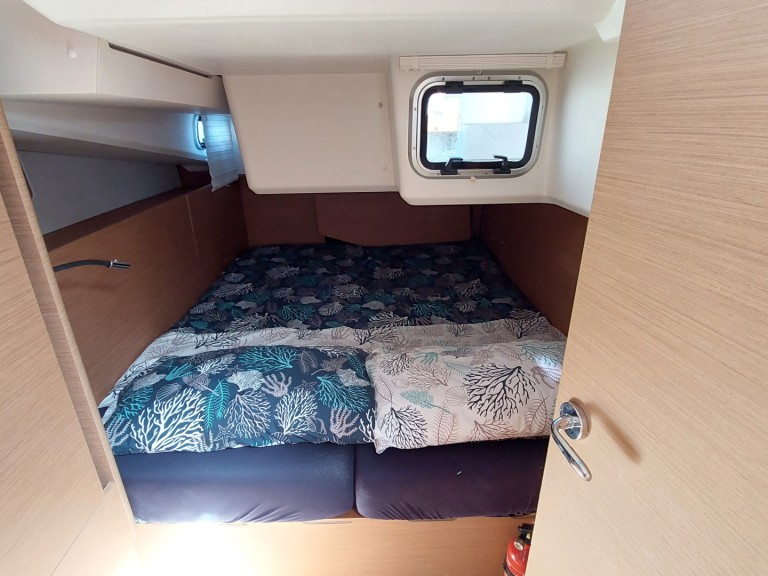 Charter a Jeanneau Sun Odyssey 440 - 4 cabine - 2 bagni in Castiglioncello on Samboat