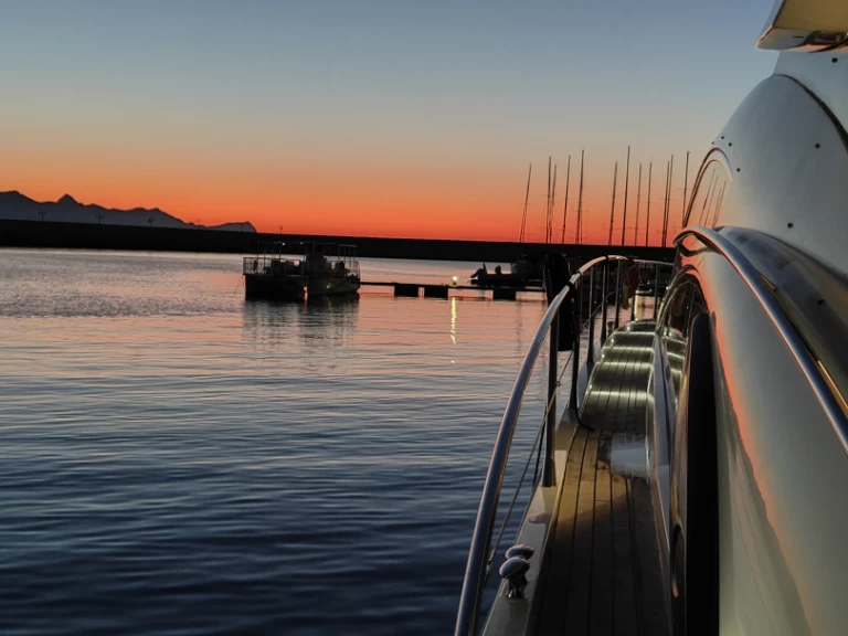 Hire Luxury Yacht Sunseeker with a boat licence