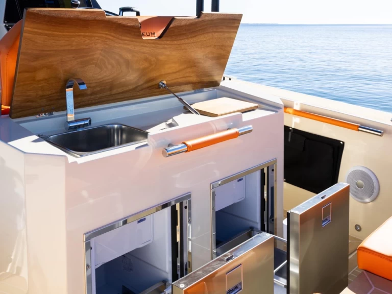 Motorboat to hire Taormina at the best price